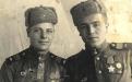 В. П. Королев (справа) и заряжающий Люлюкин, 1945 год